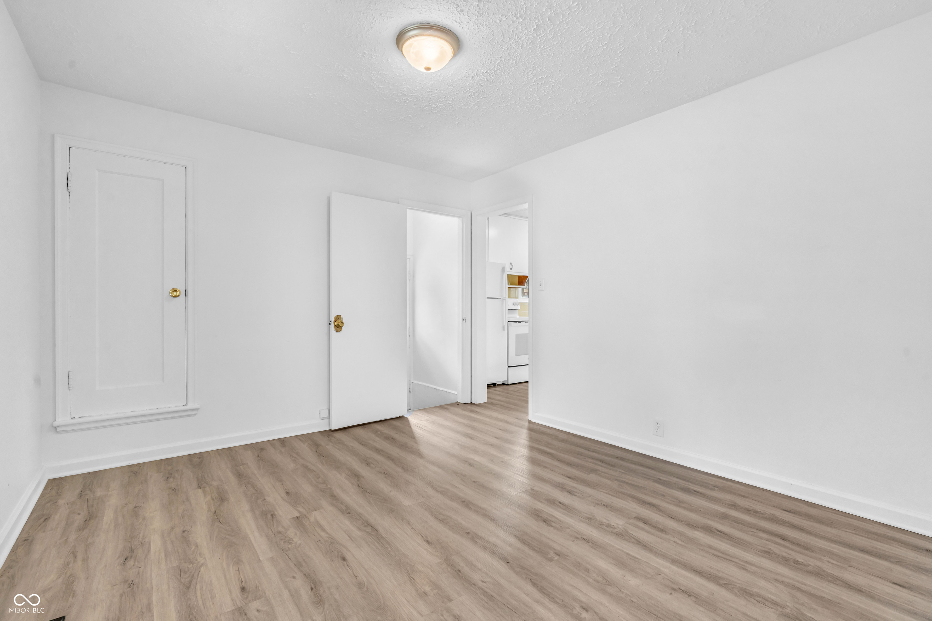 1243 E Thompson Road