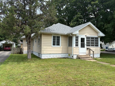 Photo of 2016 Washington Avenue, Terre Haute, IN 47803 (MLS # 22116545)