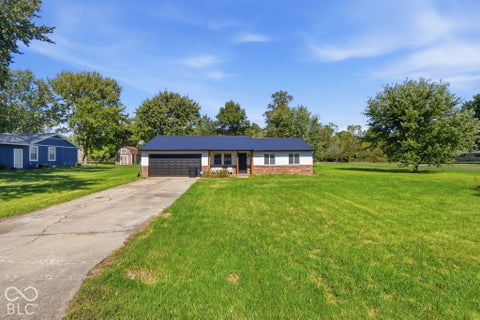 Photo of 2814 W Walnut Drive, Greenfield, IN 46140 (MLS # 22129065)