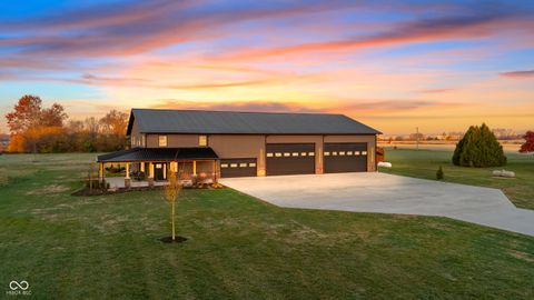 Photo of 1928 N 300 W, Greenfield, IN 46140 (MLS # 22077874)