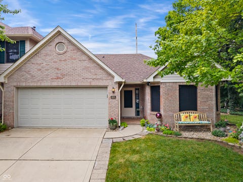 Photo of 823 Jordan Drive, Greenwood, IN 46143 (MLS # 22108199)