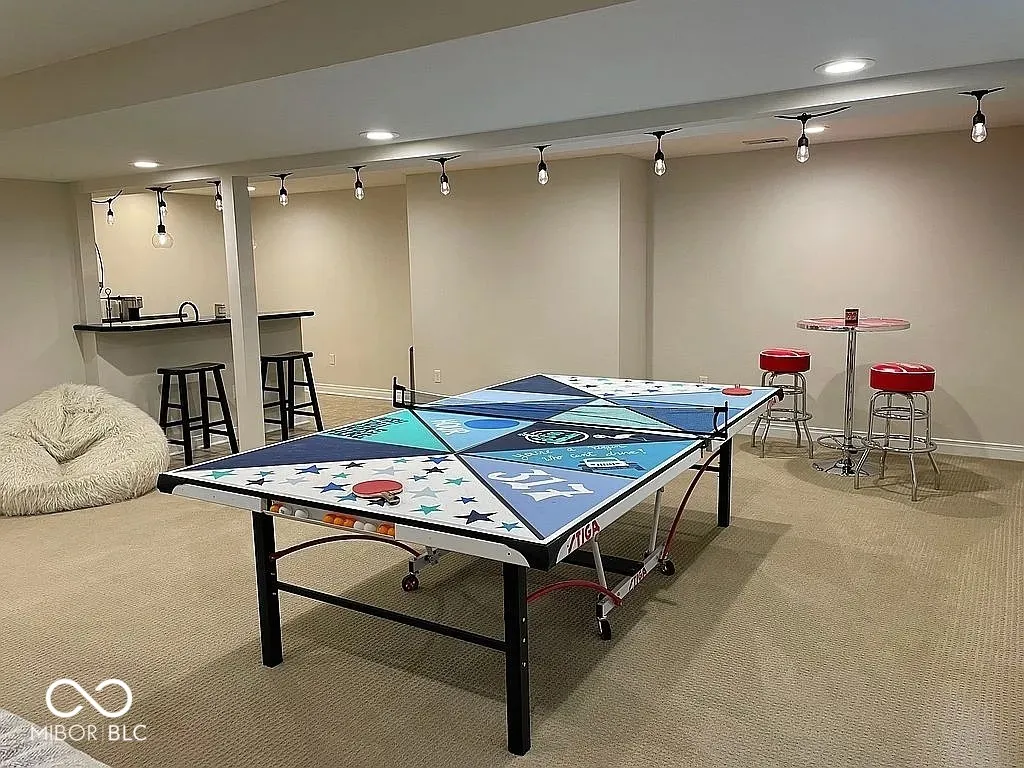 Fishers, Indiana 46040, United States, 4 Bedrooms Bedrooms, ,4 BathroomsBathrooms,Residential,Pending,239774