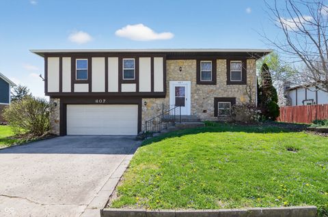 Photo of 607 Rahkewood Drive, Indianapolis, IN 46217 (MLS # 22094267)