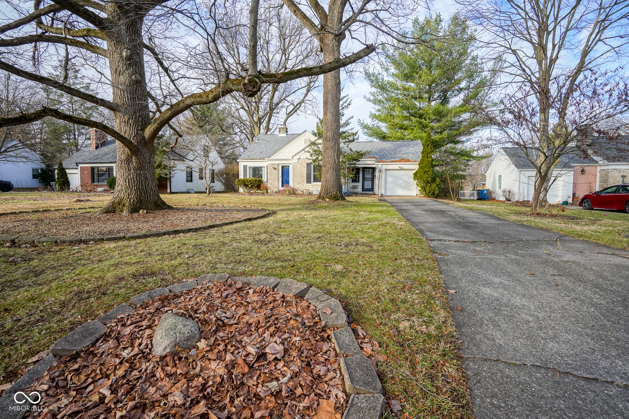 5826 N Oxford Street