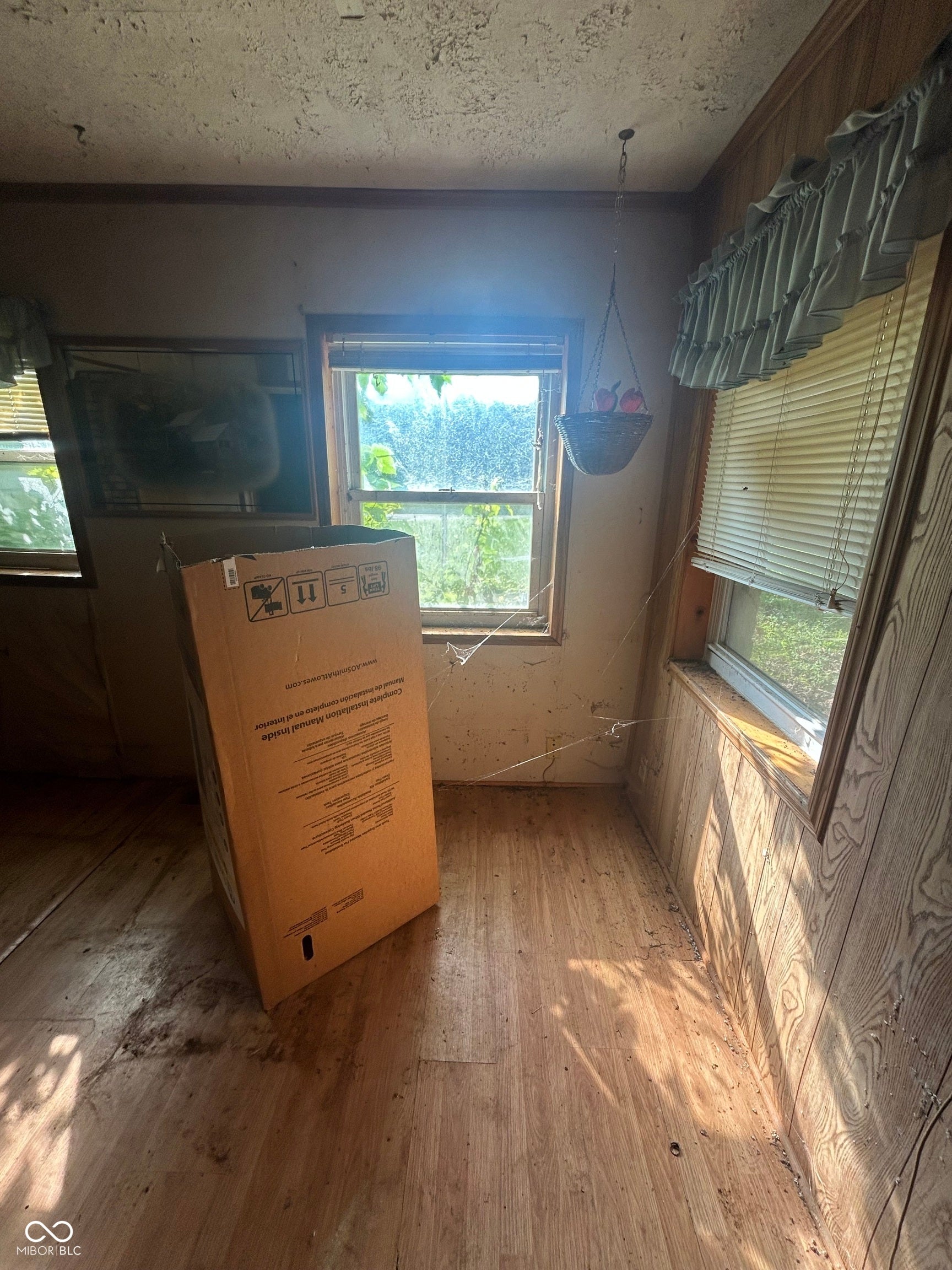 105 Heltonville Road W