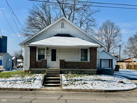 Photo of 62 S Mapleton Street, Columbus, IN 47201 (MLS # 22076177)