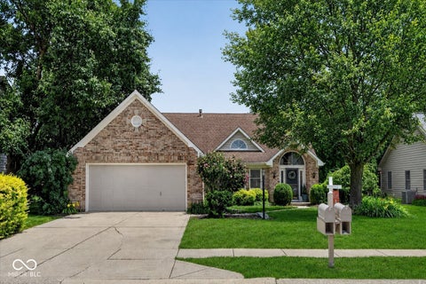 Photo of 11501 Woodview East Drive, Carmel, IN 46032 (MLS # 22110065)