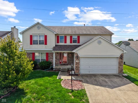 Photo of 905 Lionshead Lane, Greenwood, IN 46143 (MLS # 22121156)