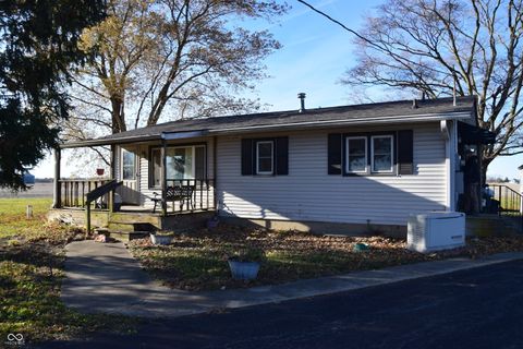 Photo of 2488 E Old Rushville Road, Shelbyville, IN 46176 (MLS # 22073162)
