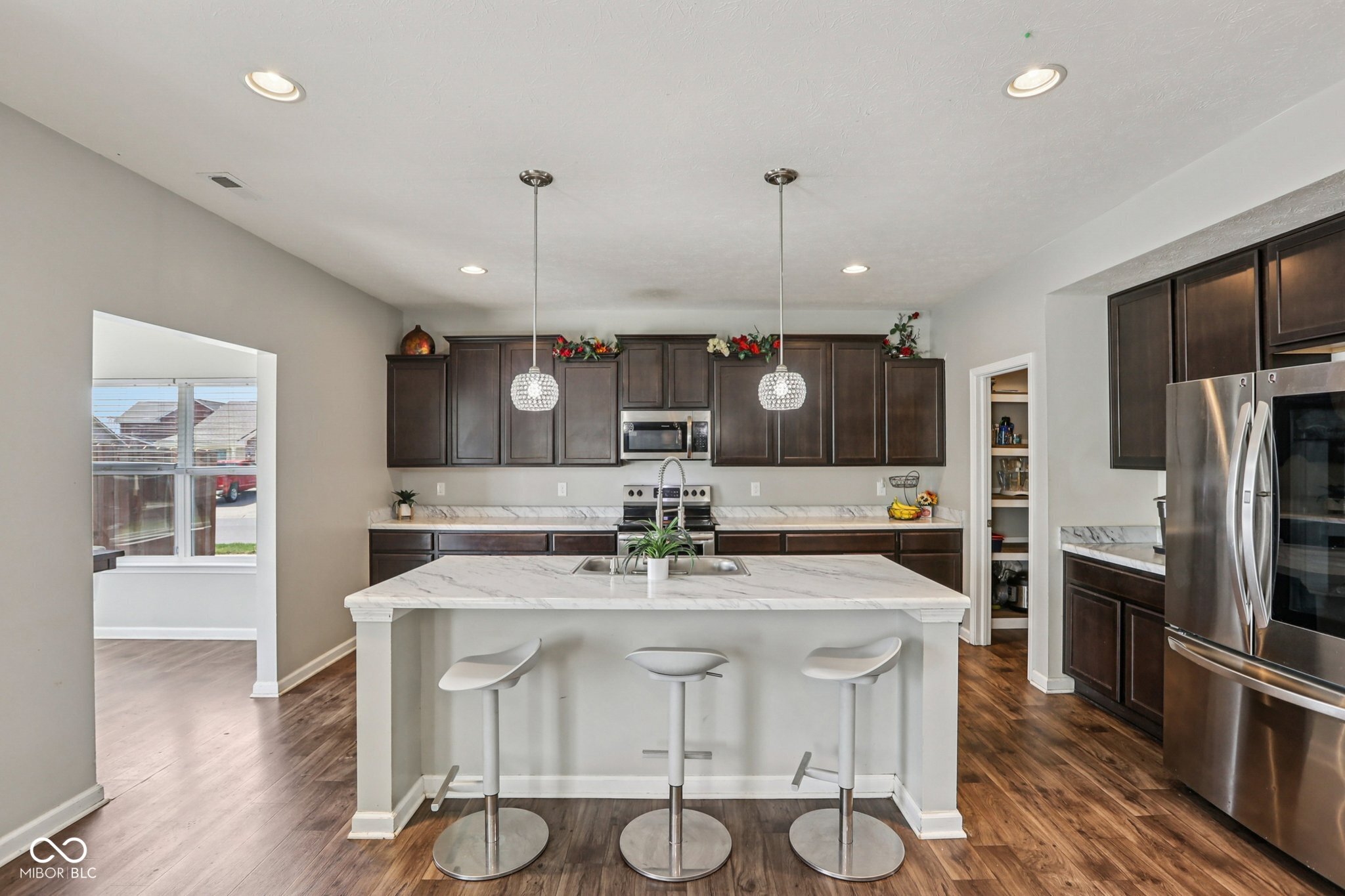 6673 Laurelwood Drive