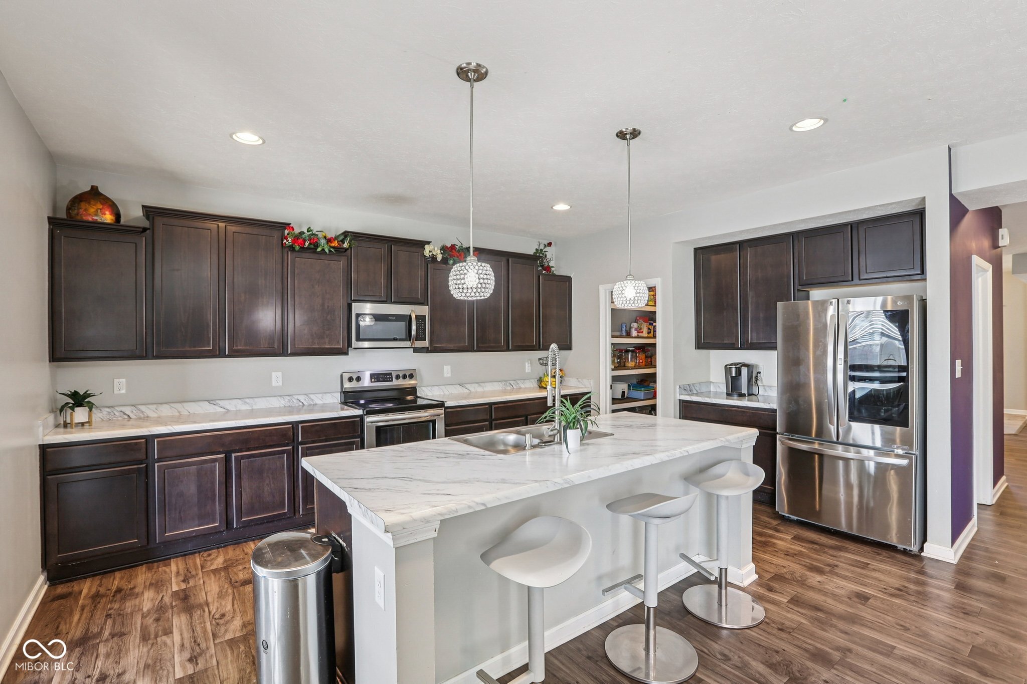 6673 Laurelwood Drive