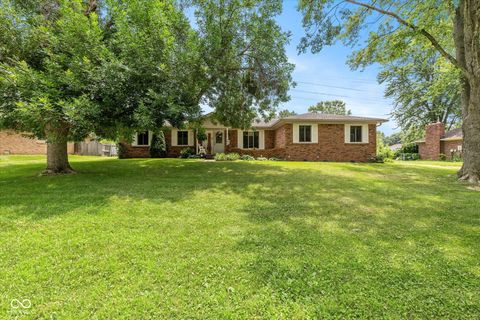 Photo of 4039 Wander way Way, Greenwood, IN 46142 (MLS # 22087677)