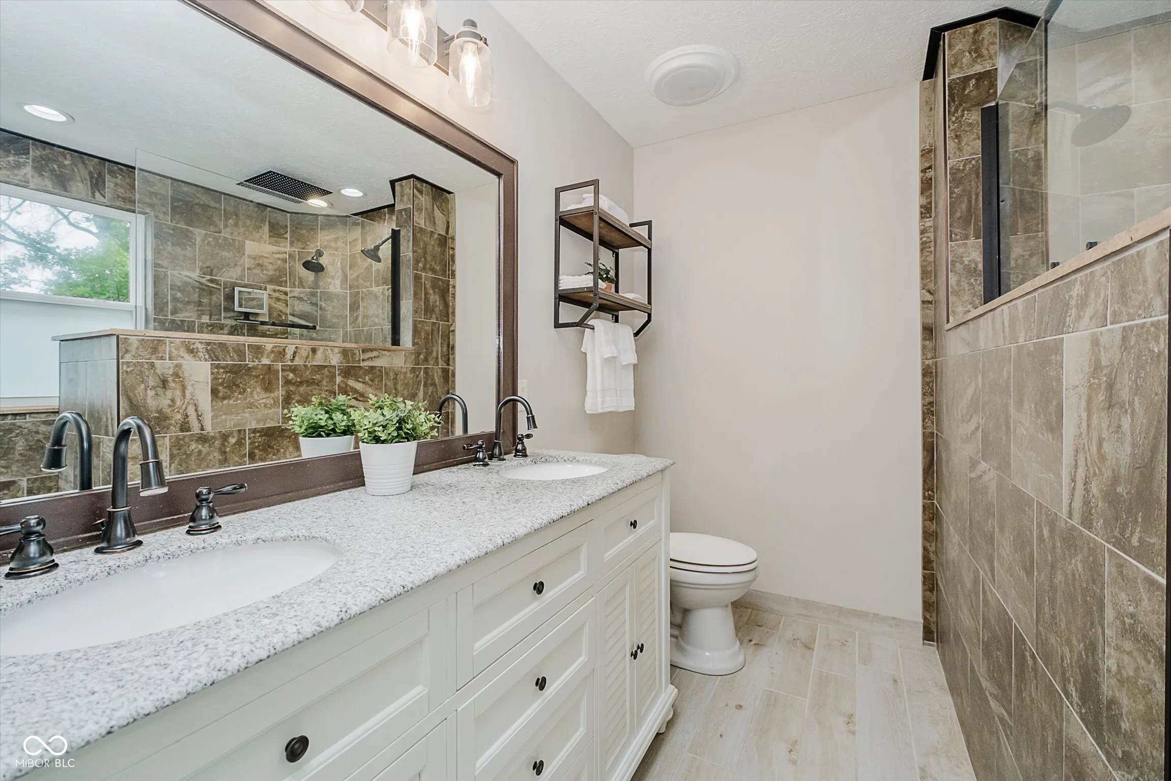 Fishers, Indiana 46037, United States, 5 Bedrooms Bedrooms, ,4 BathroomsBathrooms,Residential,Active,192050