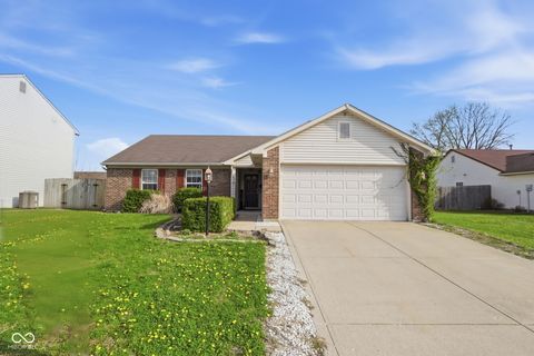 Photo of 5736 Woodcote Drive, Indianapolis, IN 46221 (MLS # 22092885)