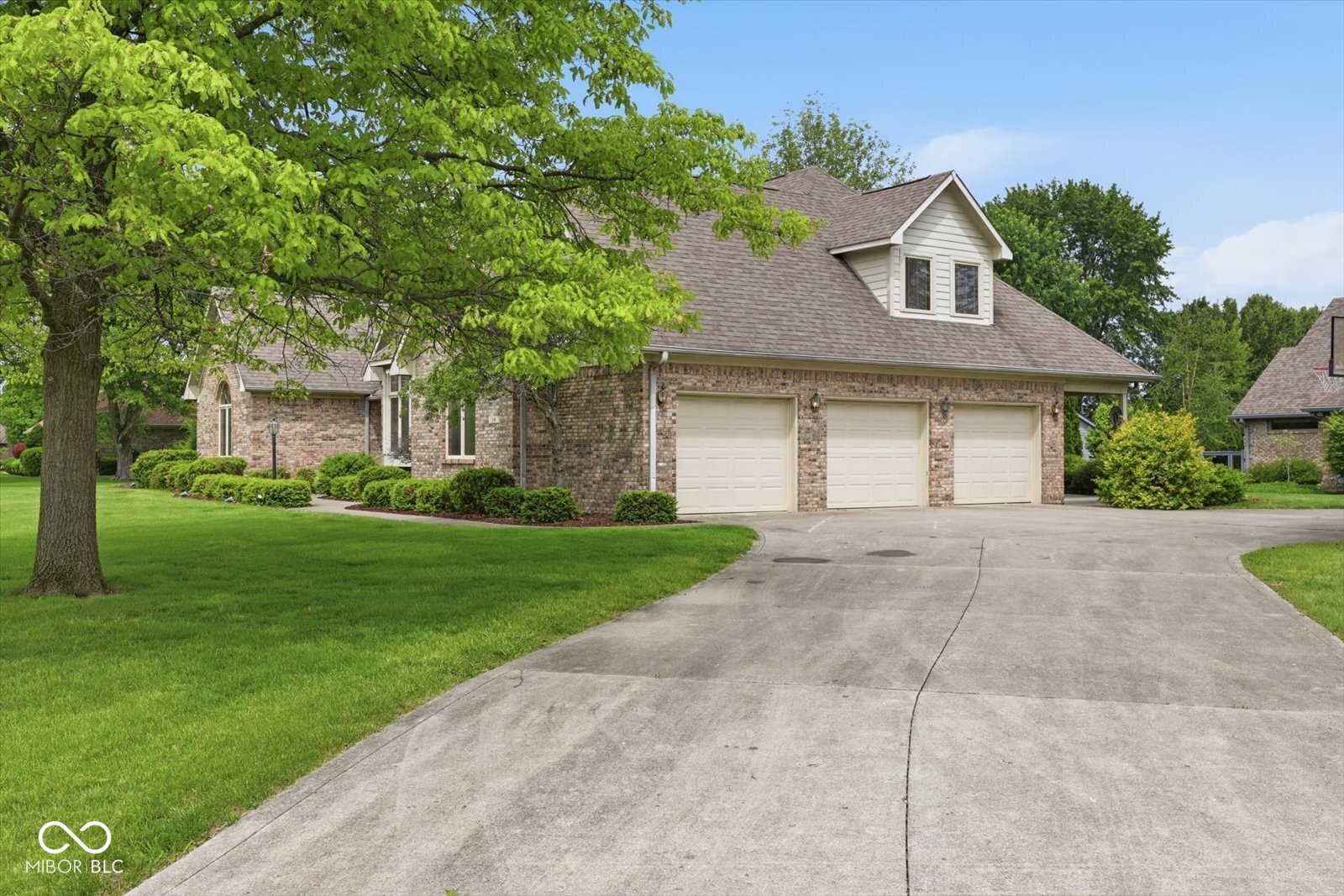 114 Western Trace