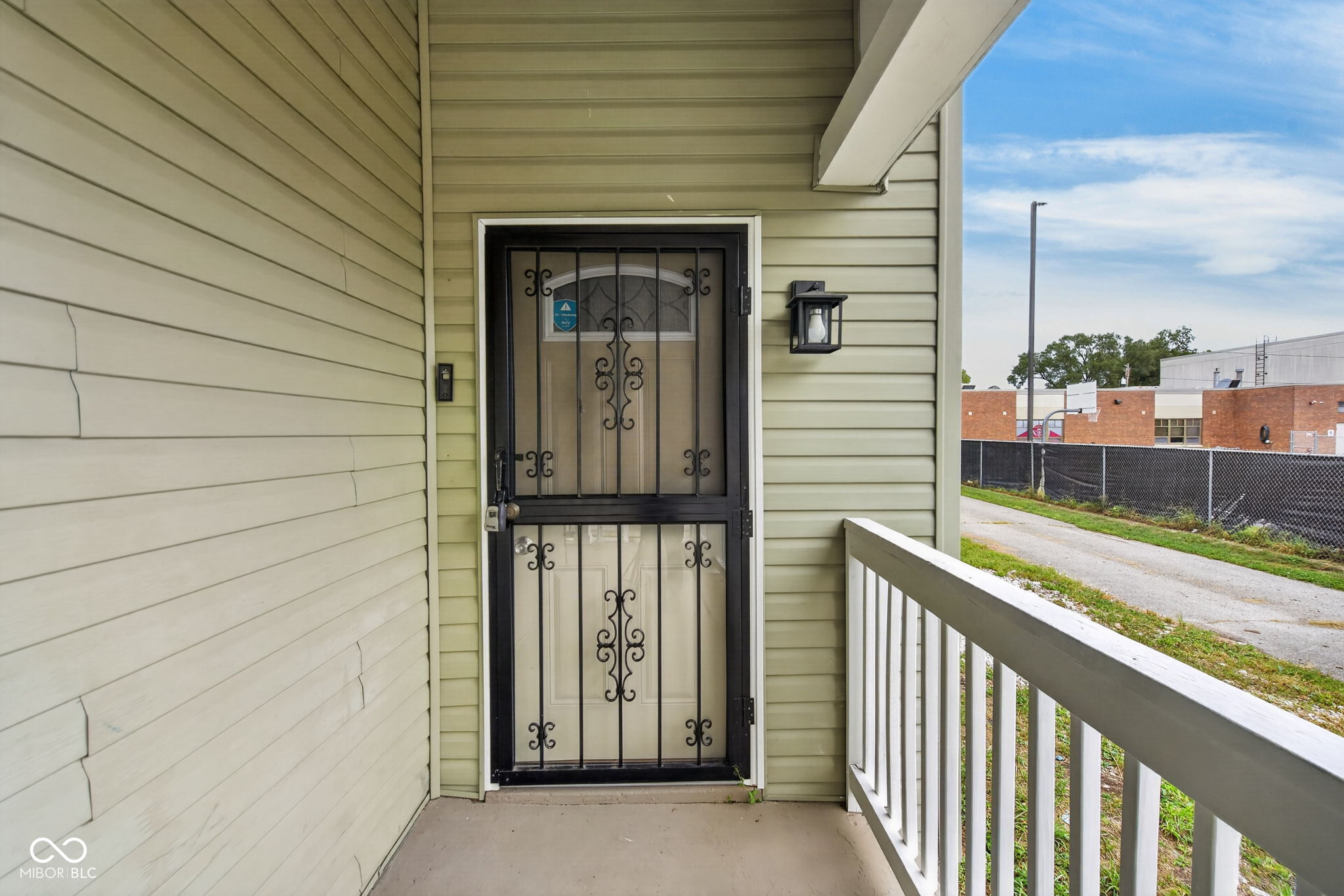 822 W 28th Street