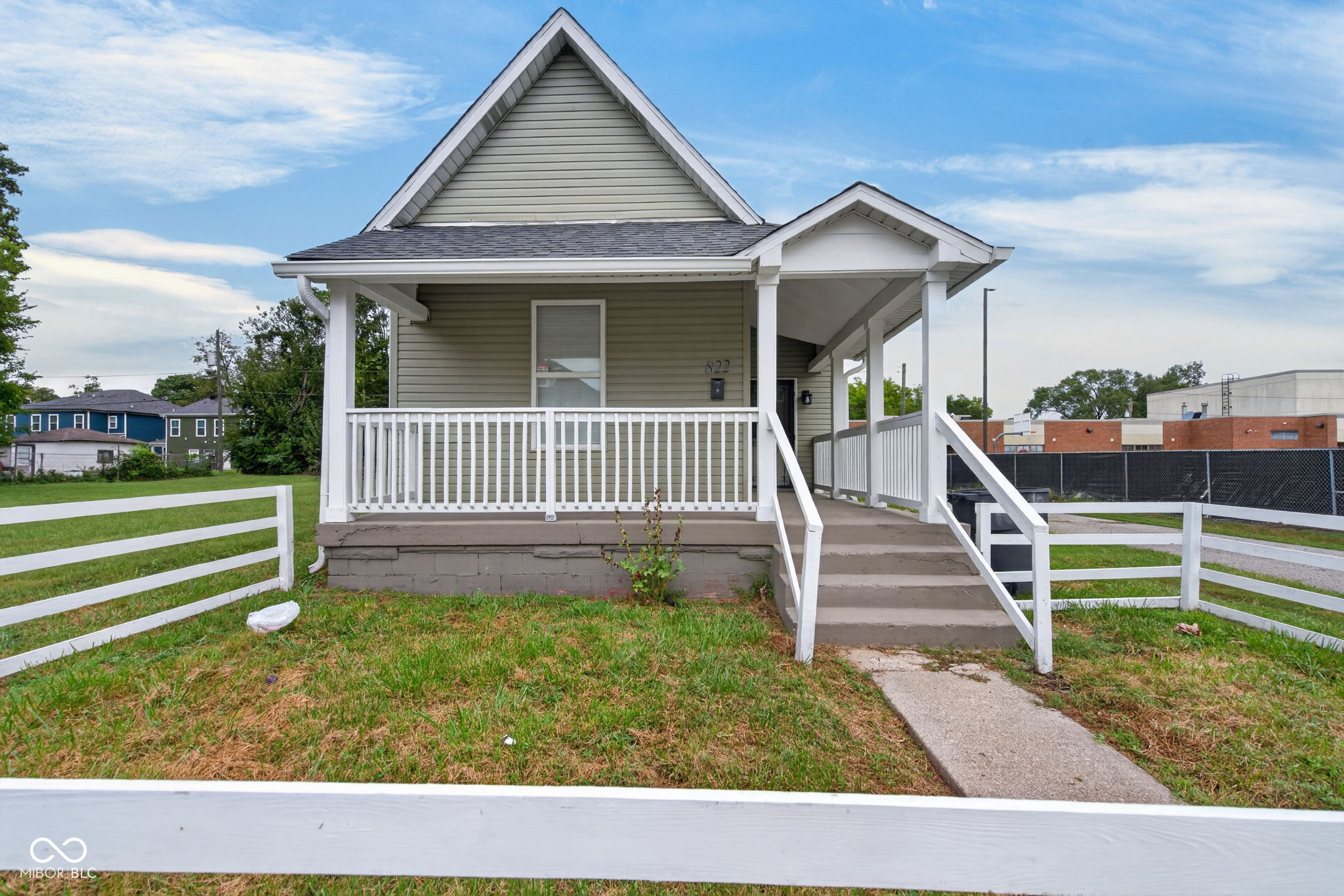 822 W 28th Street