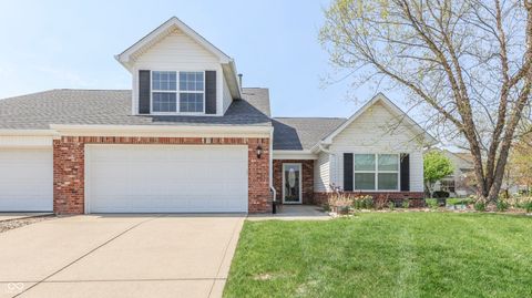 Photo of 1304 Flintlock Drive, Greenwood, IN 46143 (MLS # 22095025)