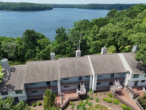Photo of 2048 E Waters Edge Drive, Bloomington, IN 47401 (MLS # 22107546)