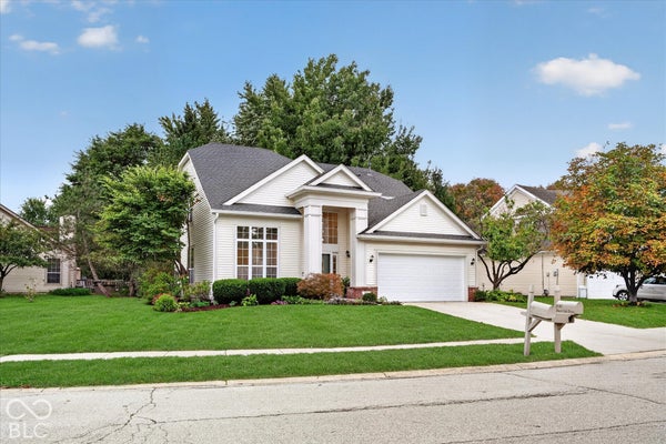 631 BURR OAK DR, CARMEL, IN 46032 - Image aabf02a03bf02a74e7e6ce9ce9433dac/3145145723