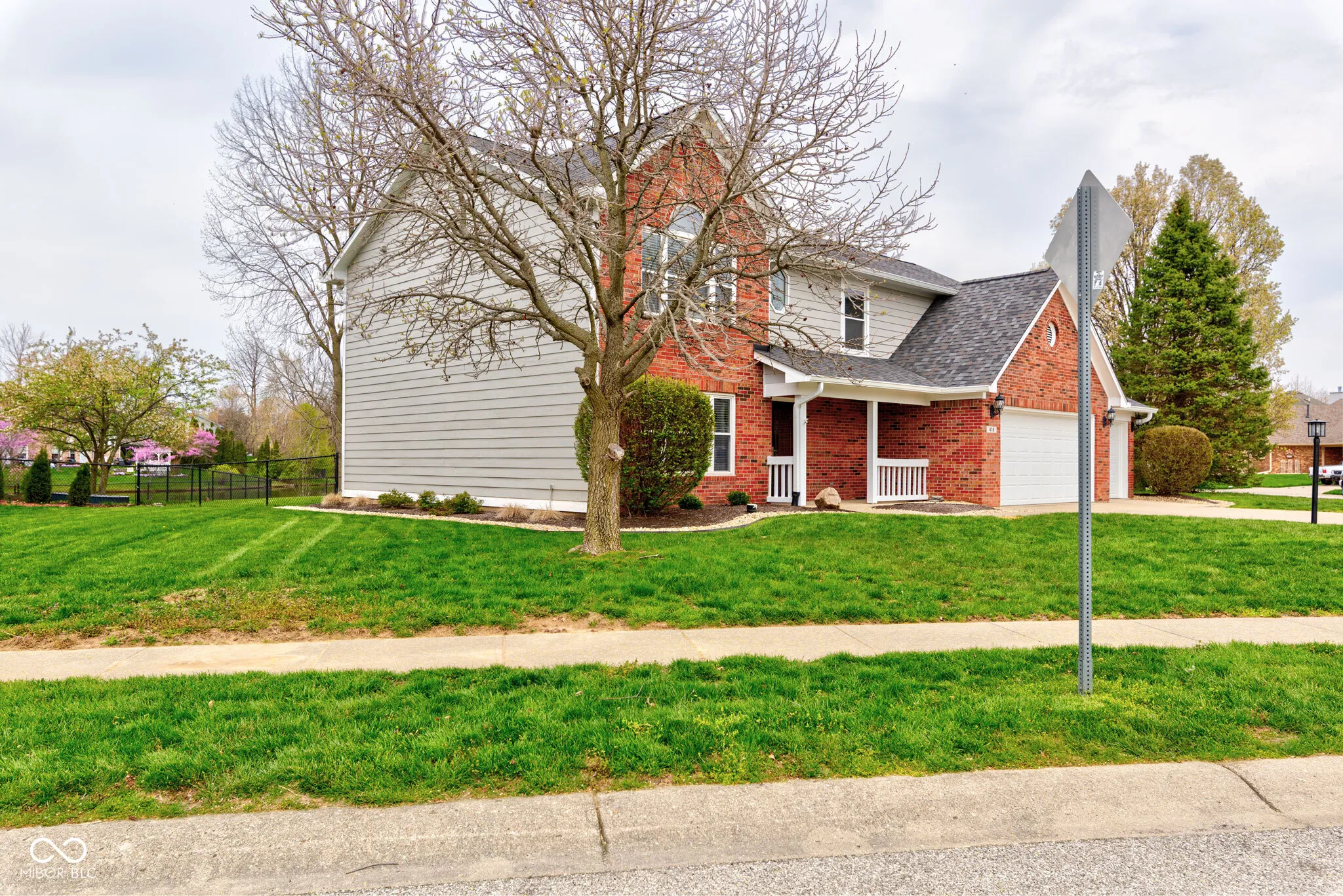 Greenwood, Indiana 46142, United States, 4 Bedrooms Bedrooms, ,3 BathroomsBathrooms,Residential,Pending,112395