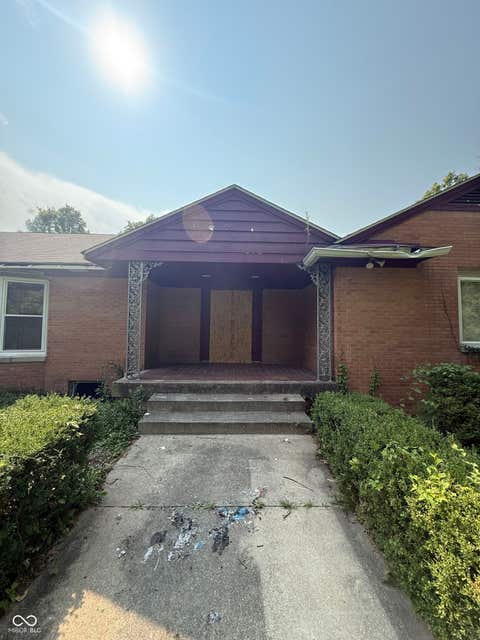 Photo of 1910 S Arlington Avenue, Indianapolis, IN 46203 (MLS # 22120292)