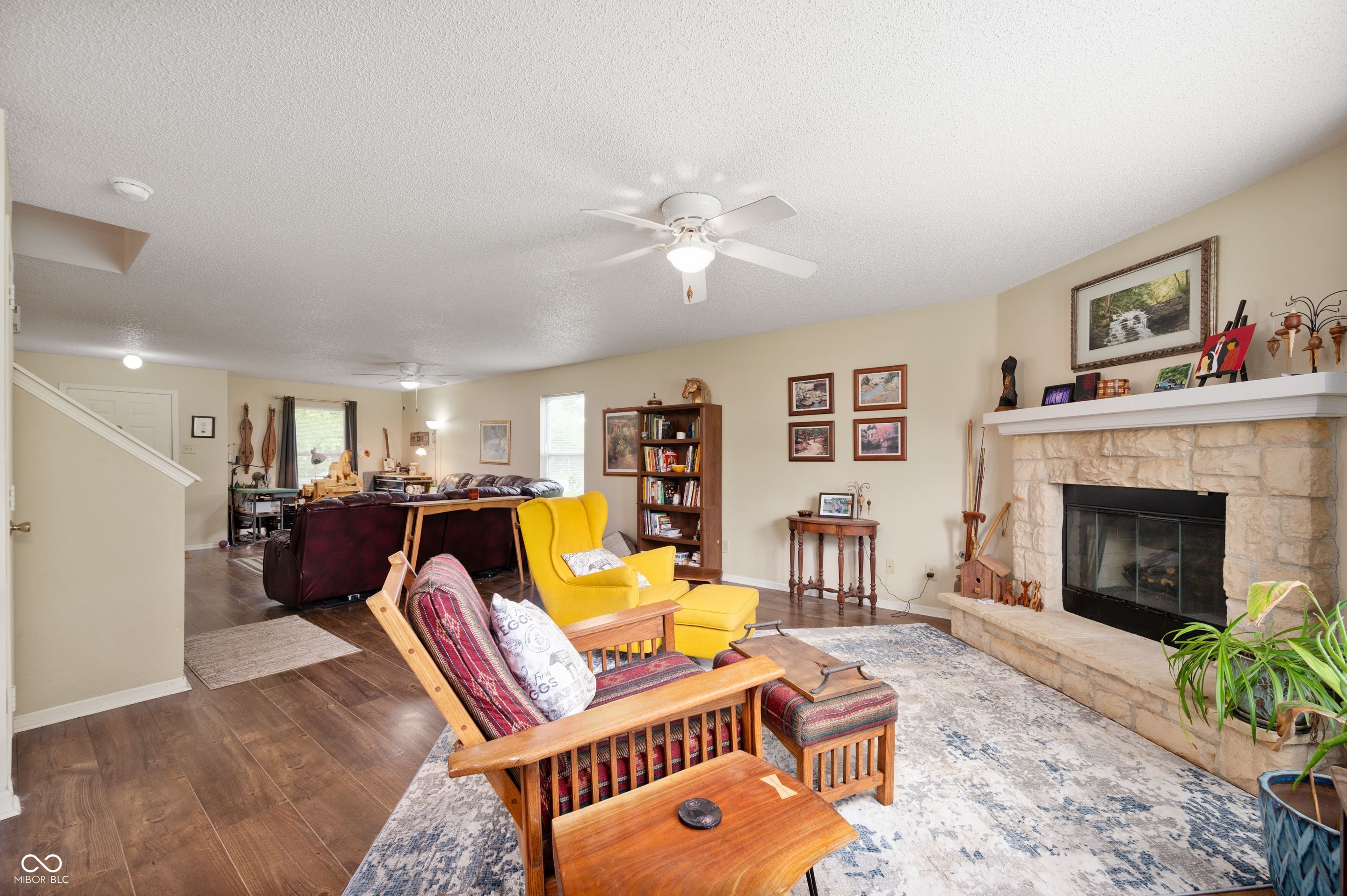 8211 Firefly Way
