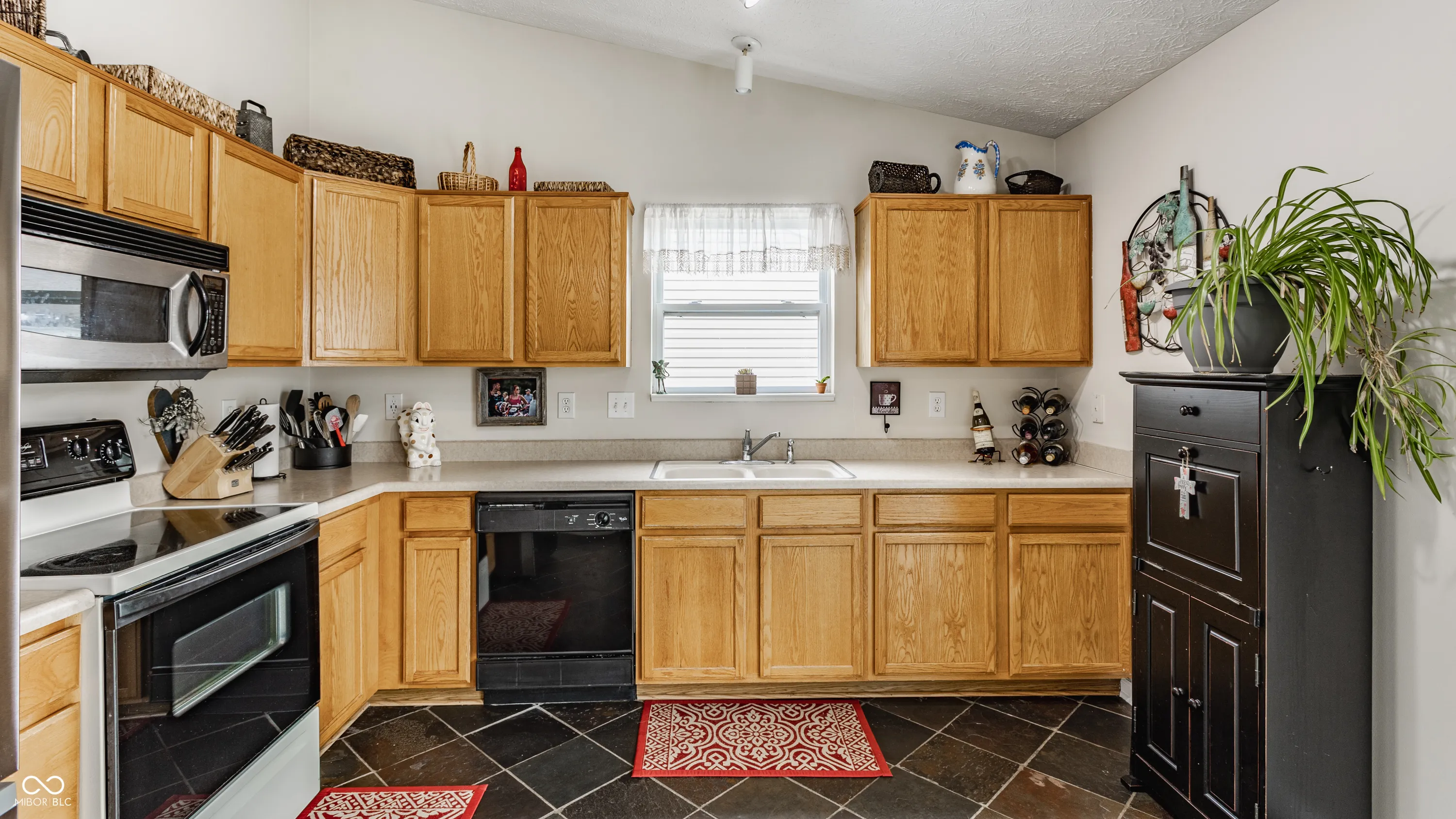 Indianapolis, Indiana 46221, United States, 3 Bedrooms Bedrooms, ,2 BathroomsBathrooms,Residential,Active,245225