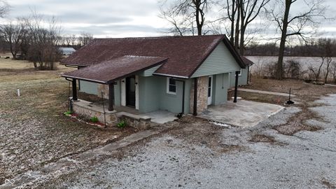 Photo of 2903 E Freeport Road, Morristown, IN 46161 (MLS # 22076130)