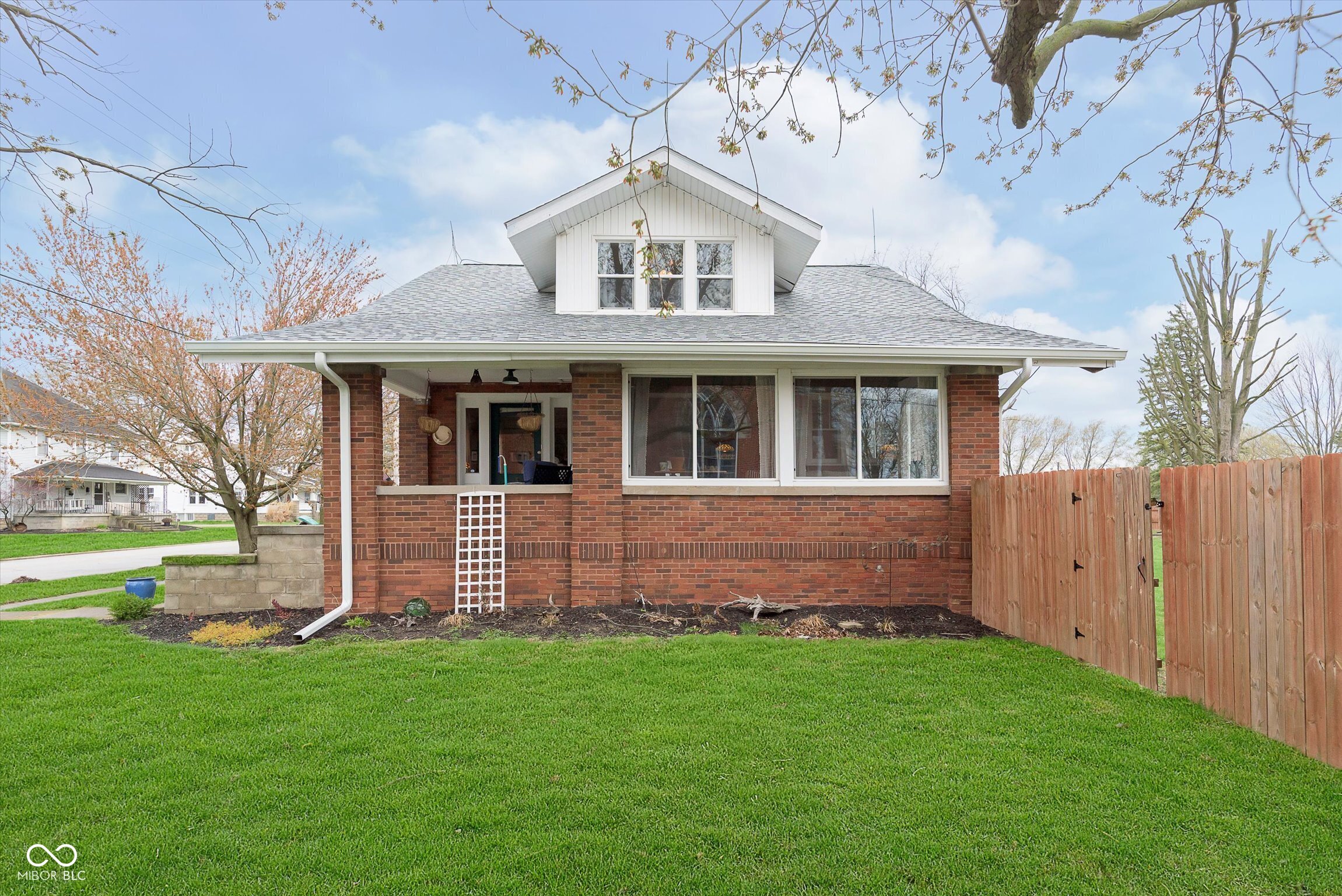 Listing image 1