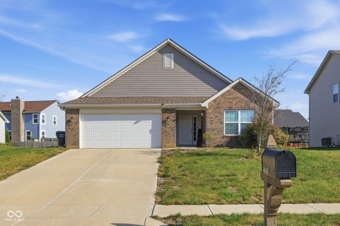 Photo of 6430 W Mulberry Way, Greenfield, IN 46140 (MLS # 22125355)