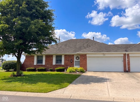Photo of 399 Vinewood Drive S, Brownsburg, IN 46112 (MLS # 22121271)