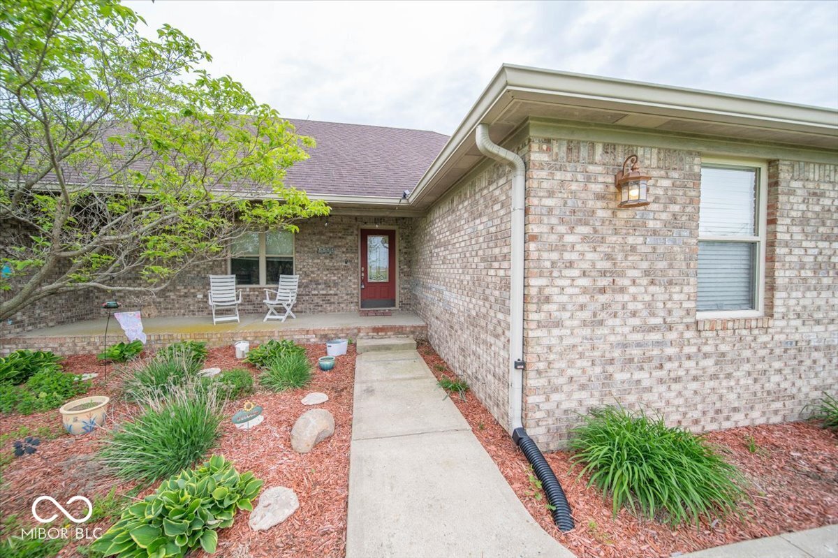 1327 N 125 W