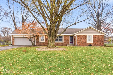 Photo of 7102 W Meadows Lane, Greenfield, IN 46140 (MLS # 22074820)