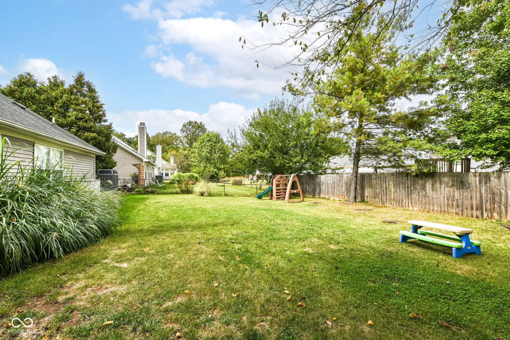 Fishers, Indiana 46038, United States, 3 Bedrooms Bedrooms, ,2 BathroomsBathrooms,Residential,Pending,215927