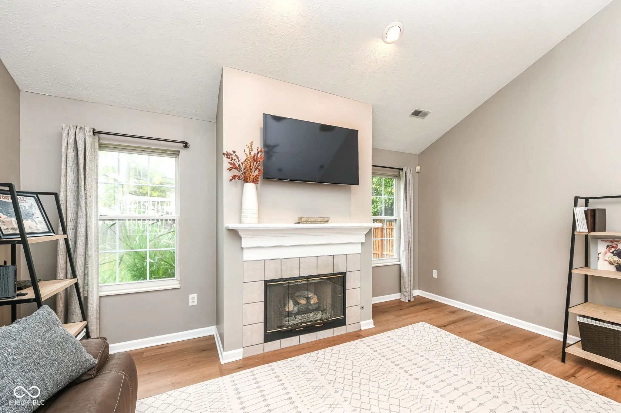 Fishers, Indiana 46038, United States, 3 Bedrooms Bedrooms, ,2 BathroomsBathrooms,Residential,Pending,215927