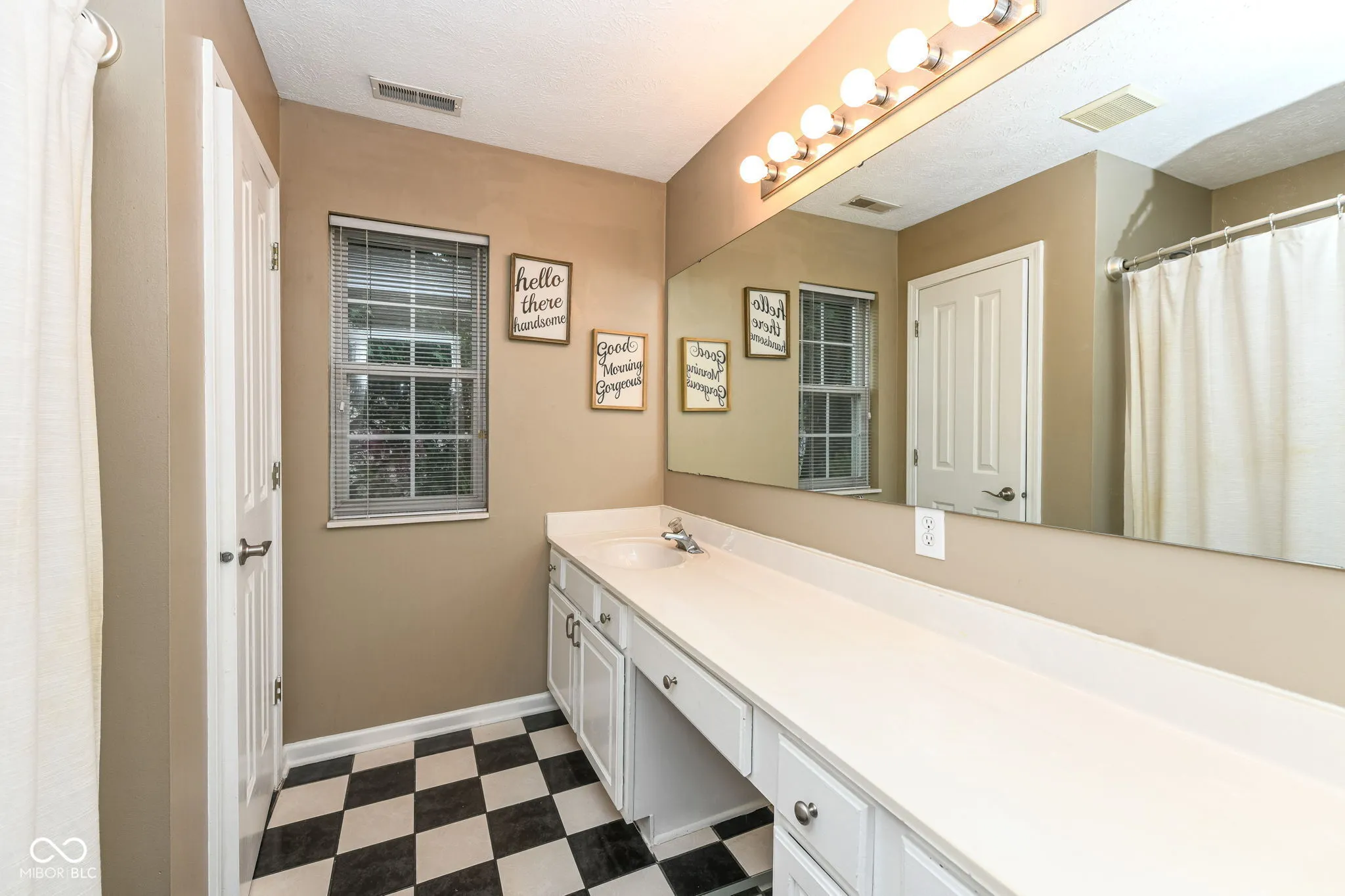 Fishers, Indiana 46038, United States, 3 Bedrooms Bedrooms, ,2 BathroomsBathrooms,Residential,Pending,215927