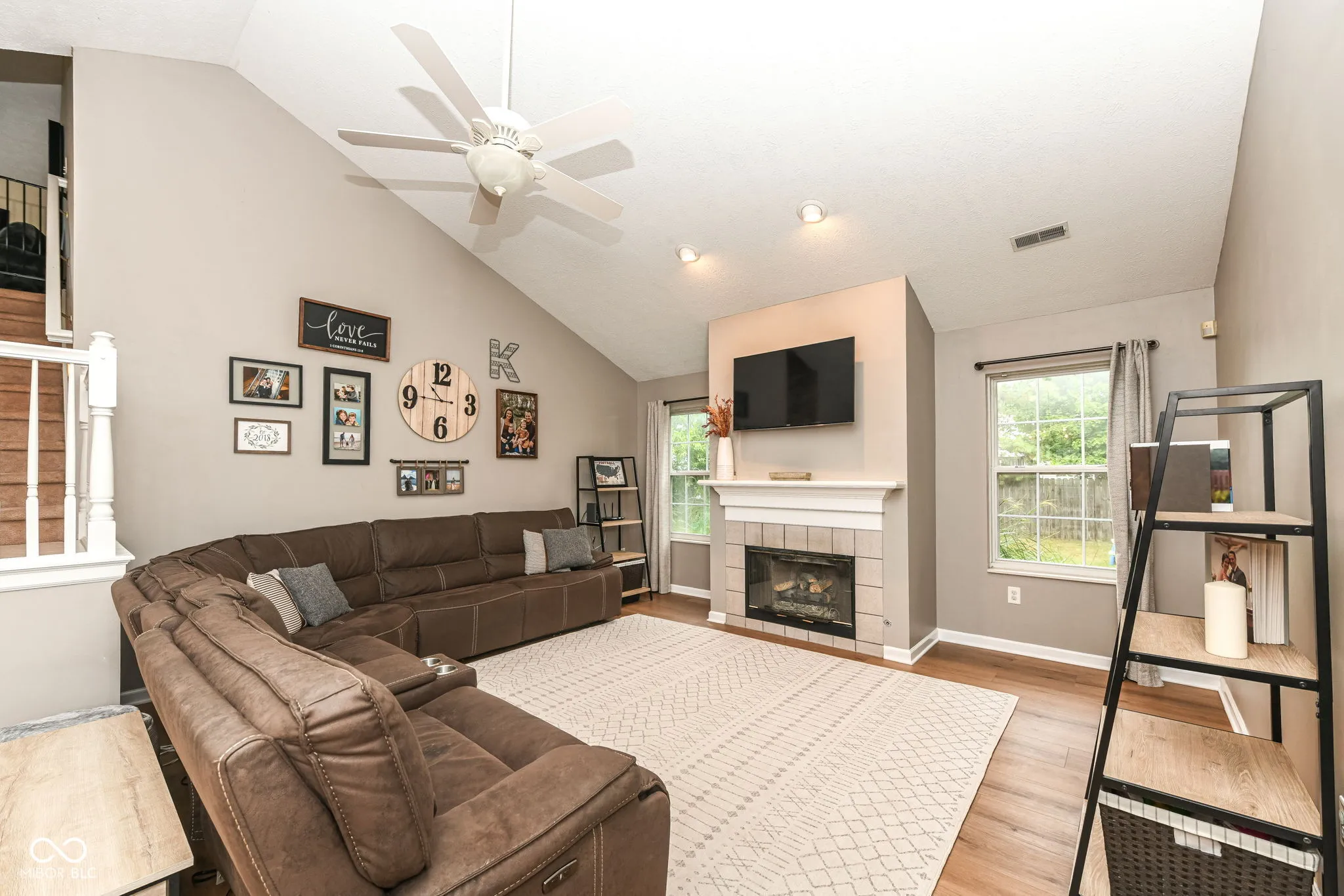 Fishers, Indiana 46038, United States, 3 Bedrooms Bedrooms, ,2 BathroomsBathrooms,Residential,Pending,215927