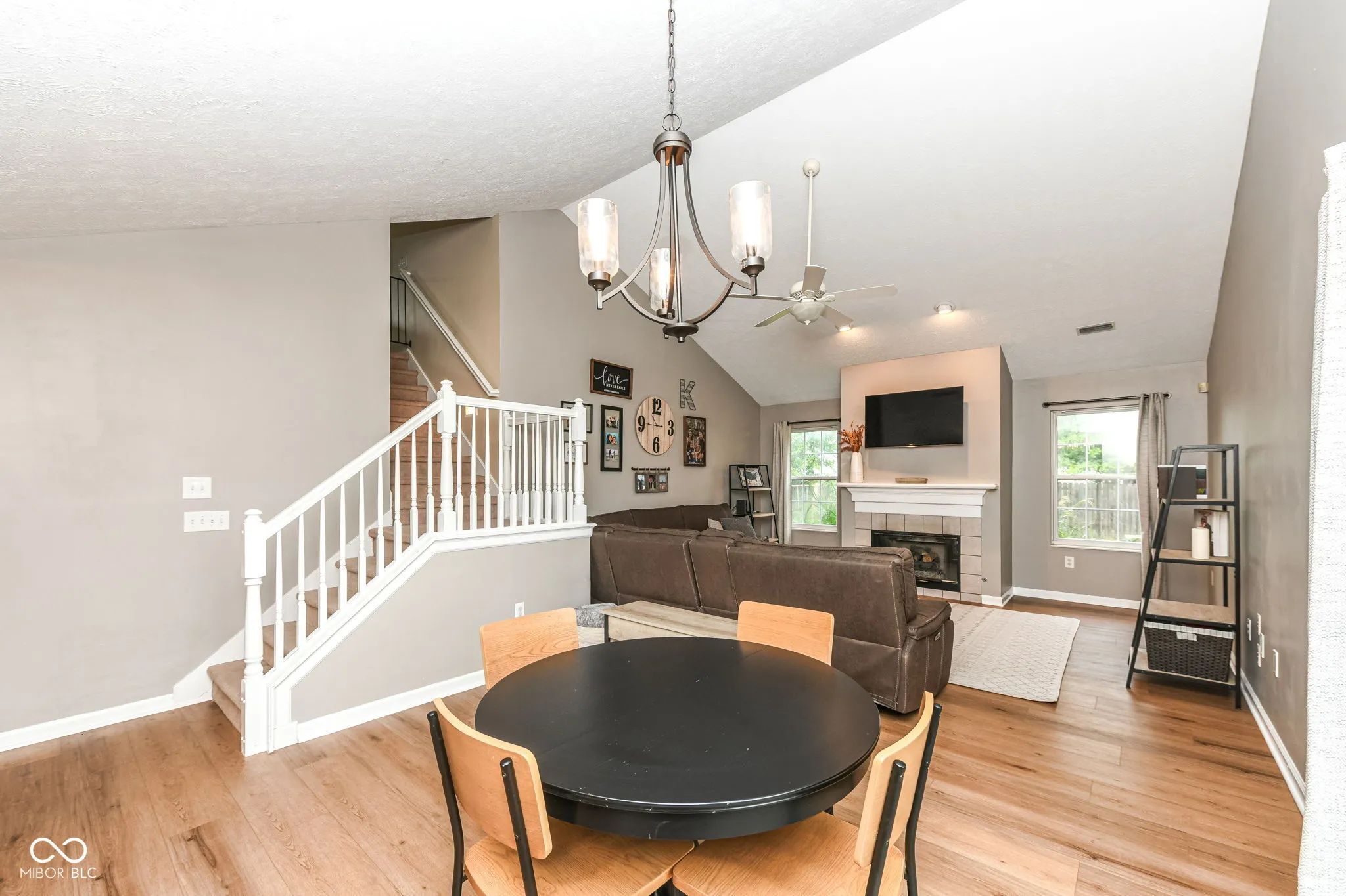 Fishers, Indiana 46038, United States, 3 Bedrooms Bedrooms, ,2 BathroomsBathrooms,Residential,Pending,215927