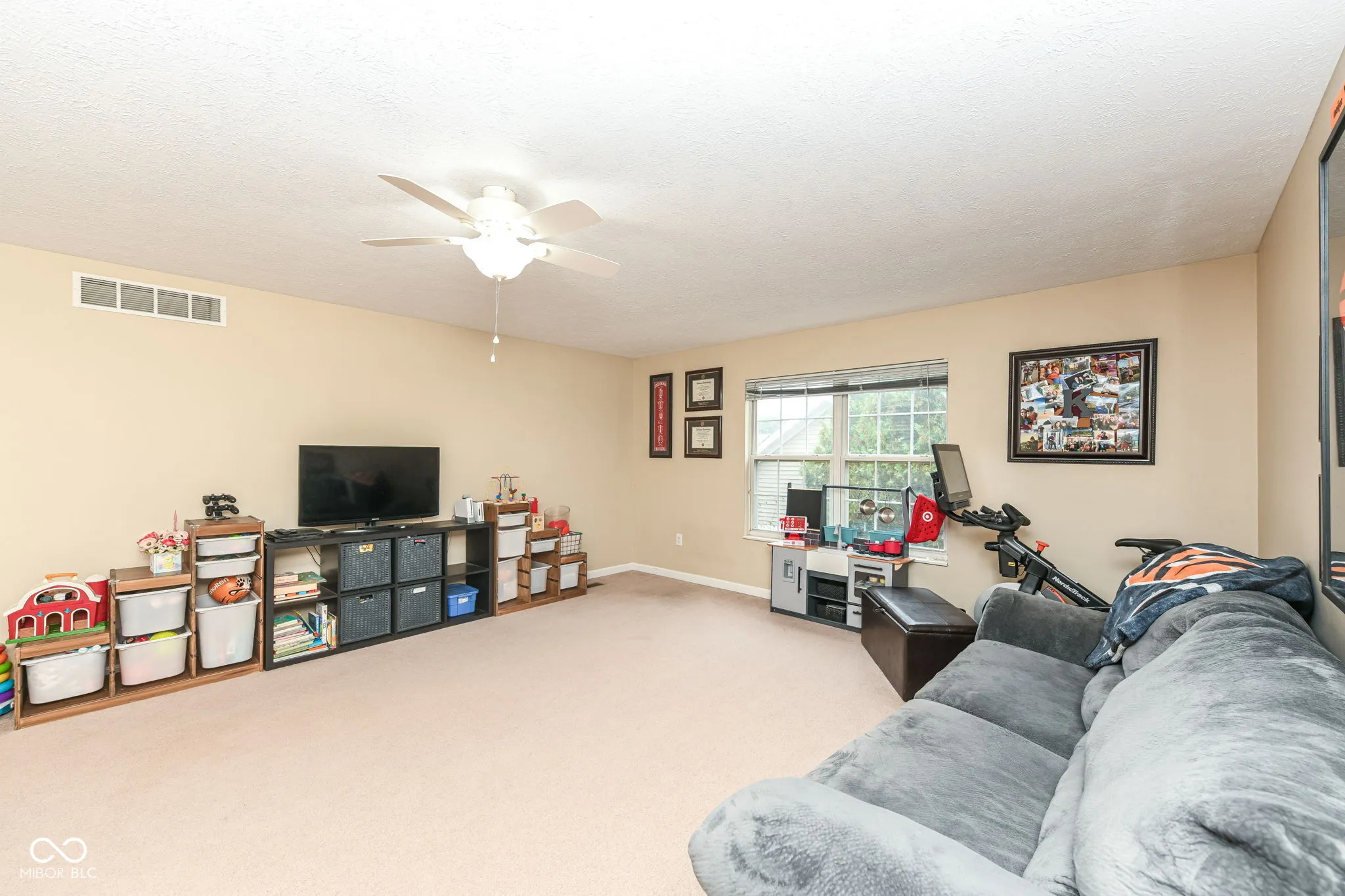 Fishers, Indiana 46038, United States, 3 Bedrooms Bedrooms, ,2 BathroomsBathrooms,Residential,Pending,215927