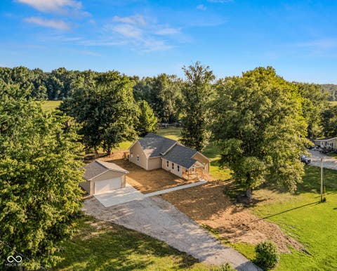 Photo of 4355 W 450 S, Columbus, IN 47201 (MLS # 22116445)
