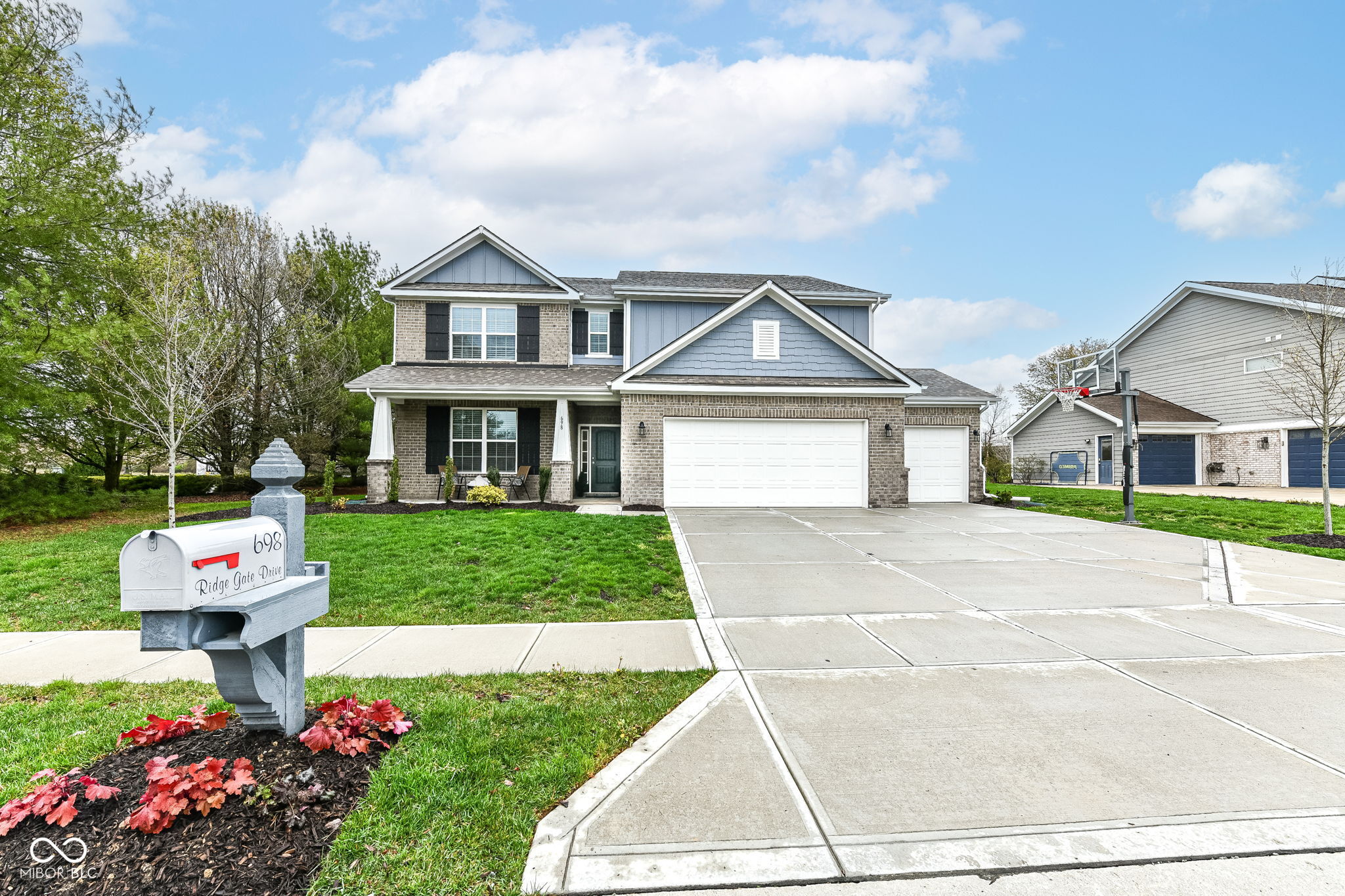 698 Ridge Gate Drive