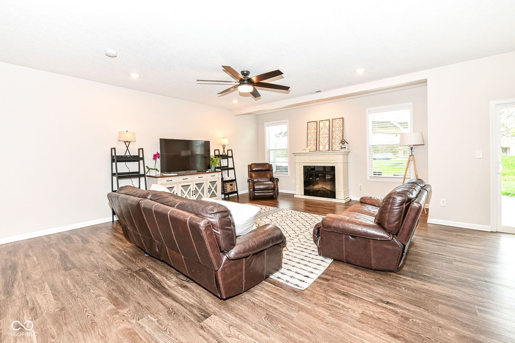 698 Ridge Gate Drive