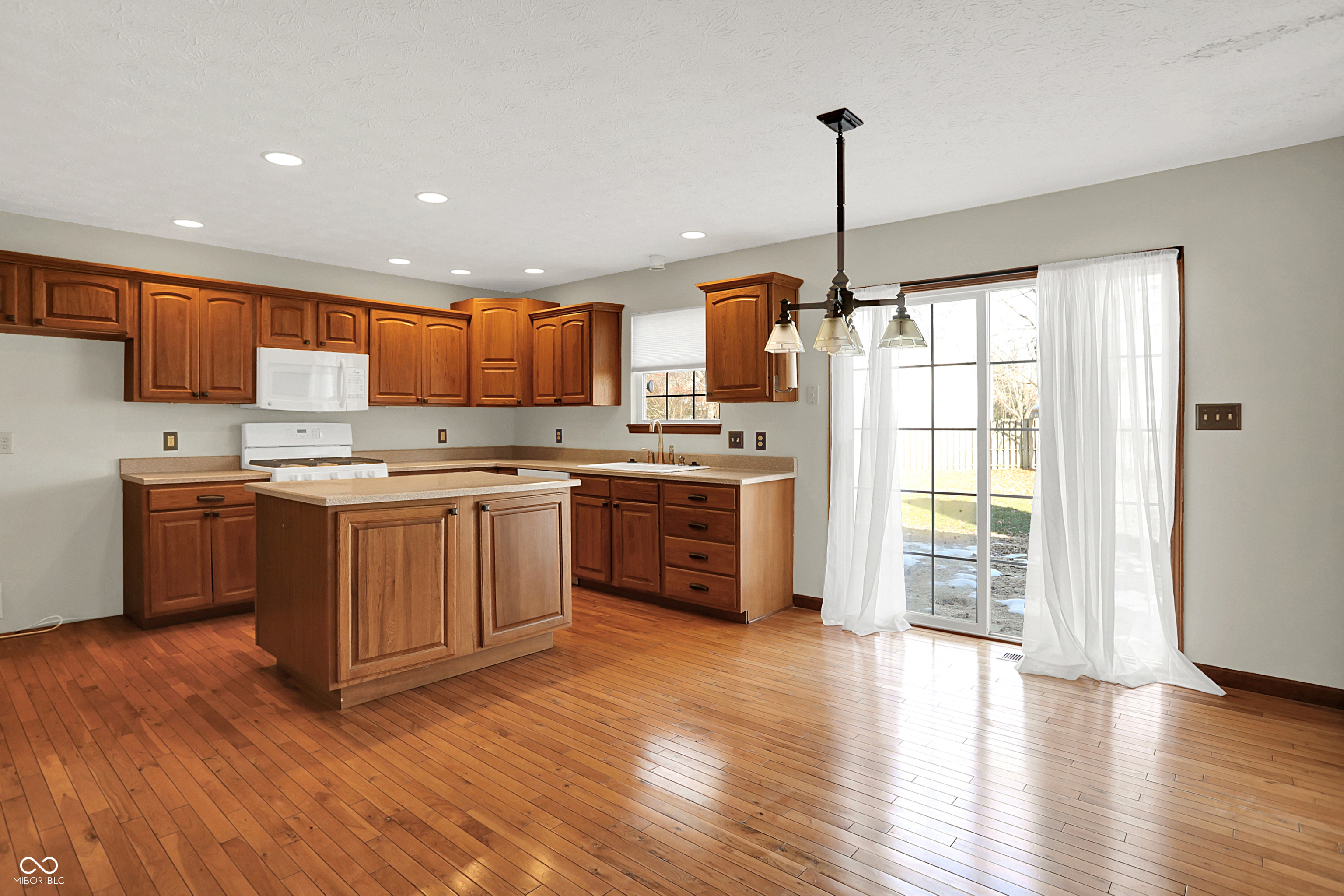 1498 Macintosh Court