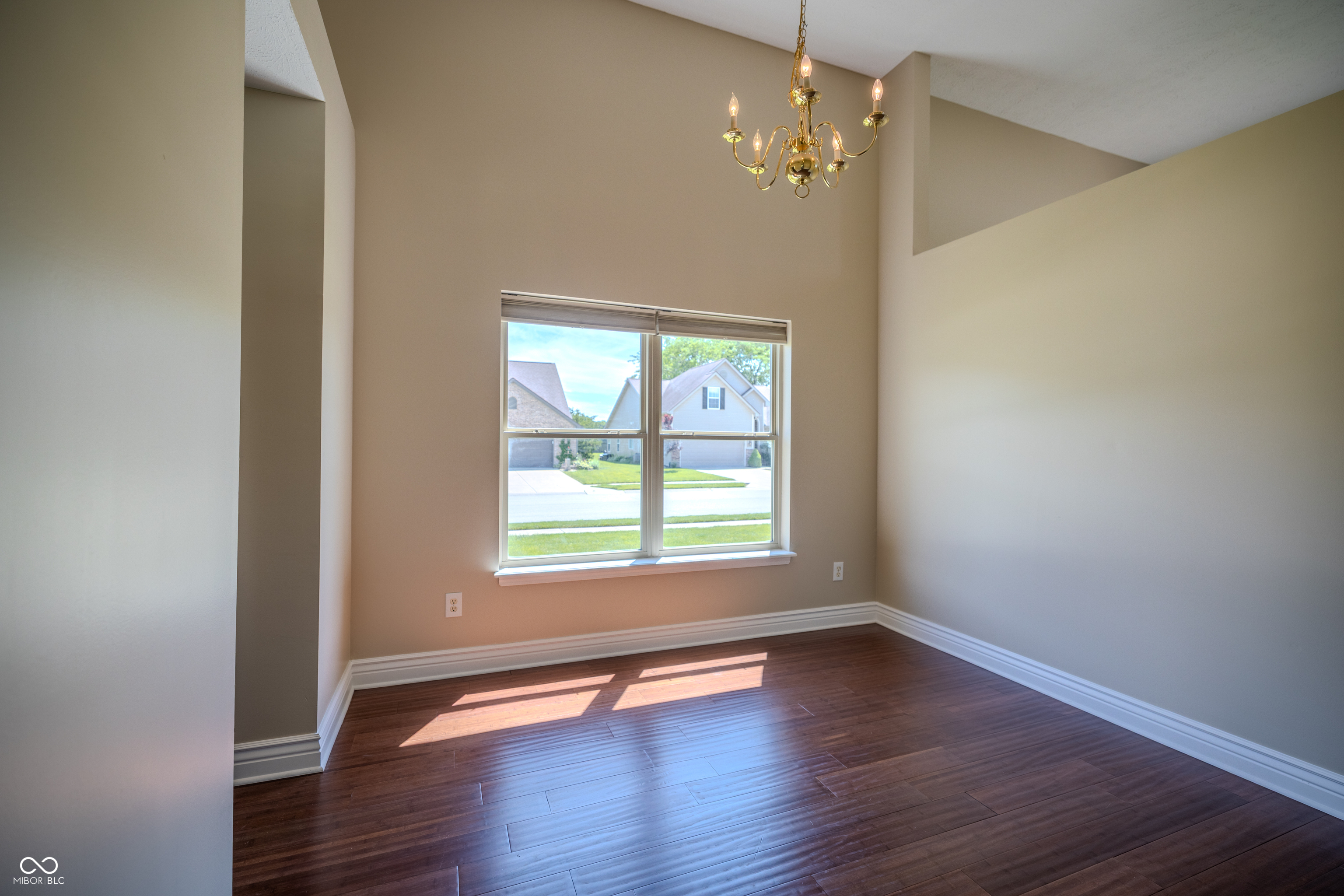 5828 Applegate