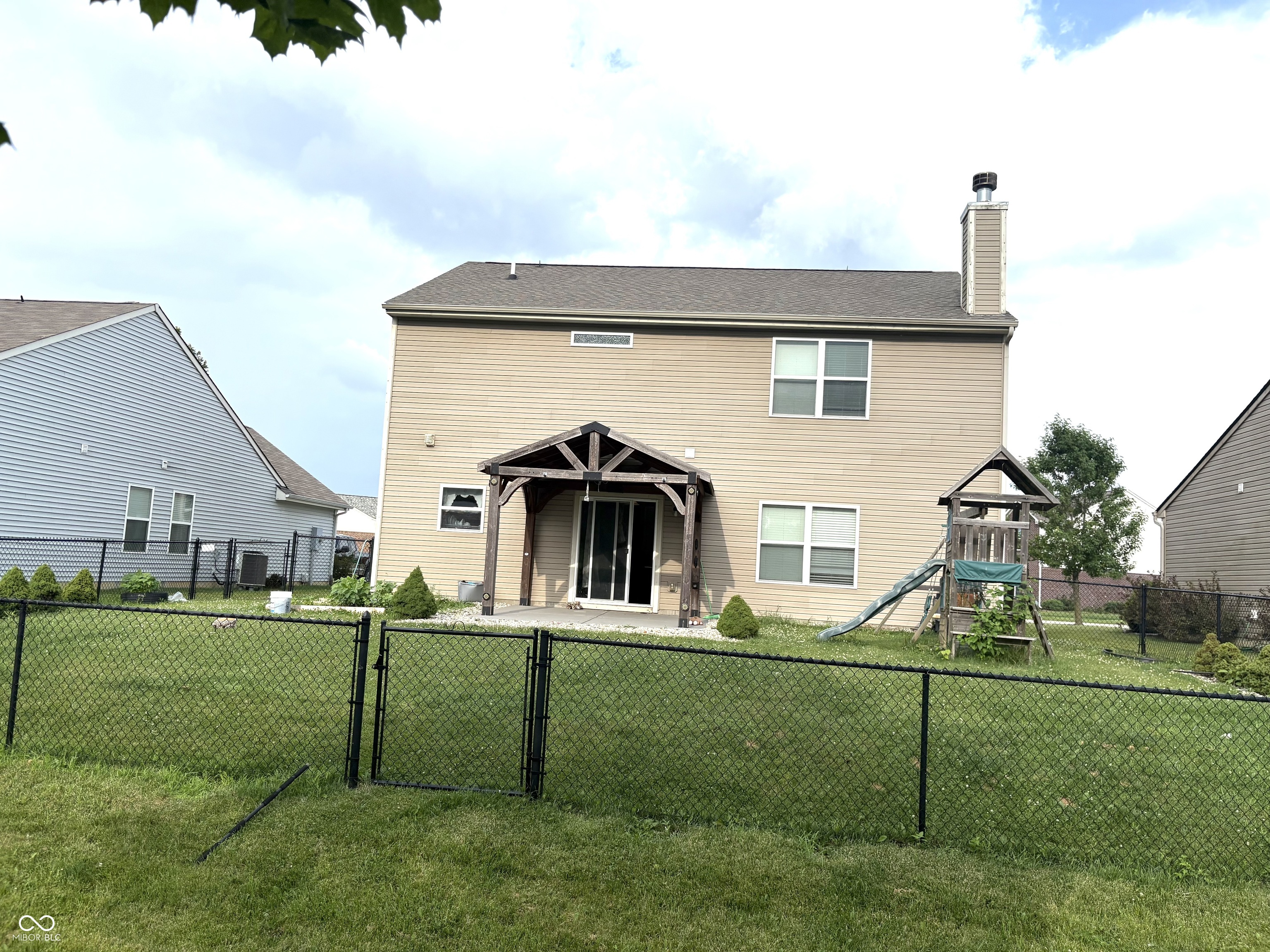 2702 Ashton Lane