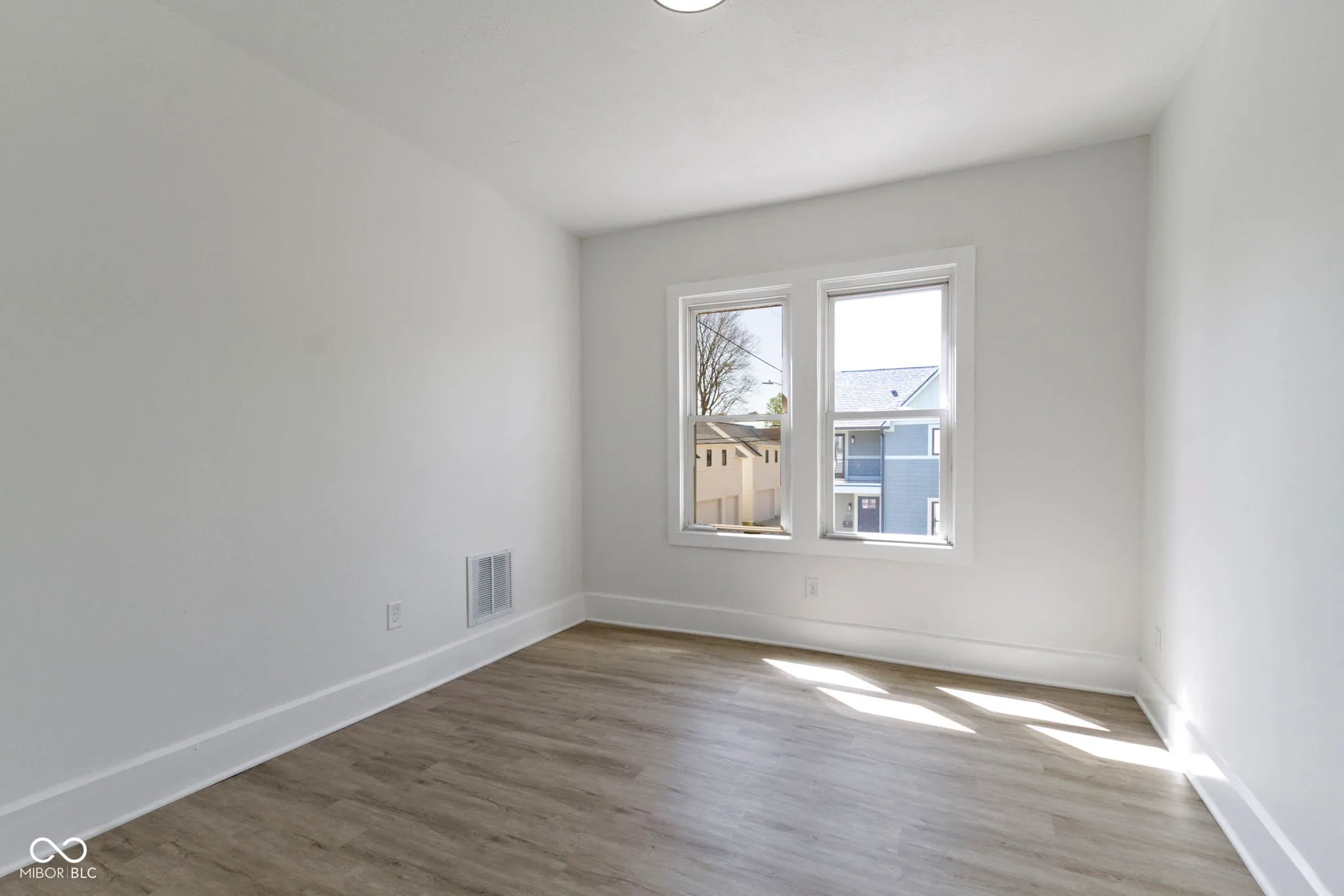 Indianapolis, Indiana 46205, United States, ,Residential,Pending,122289