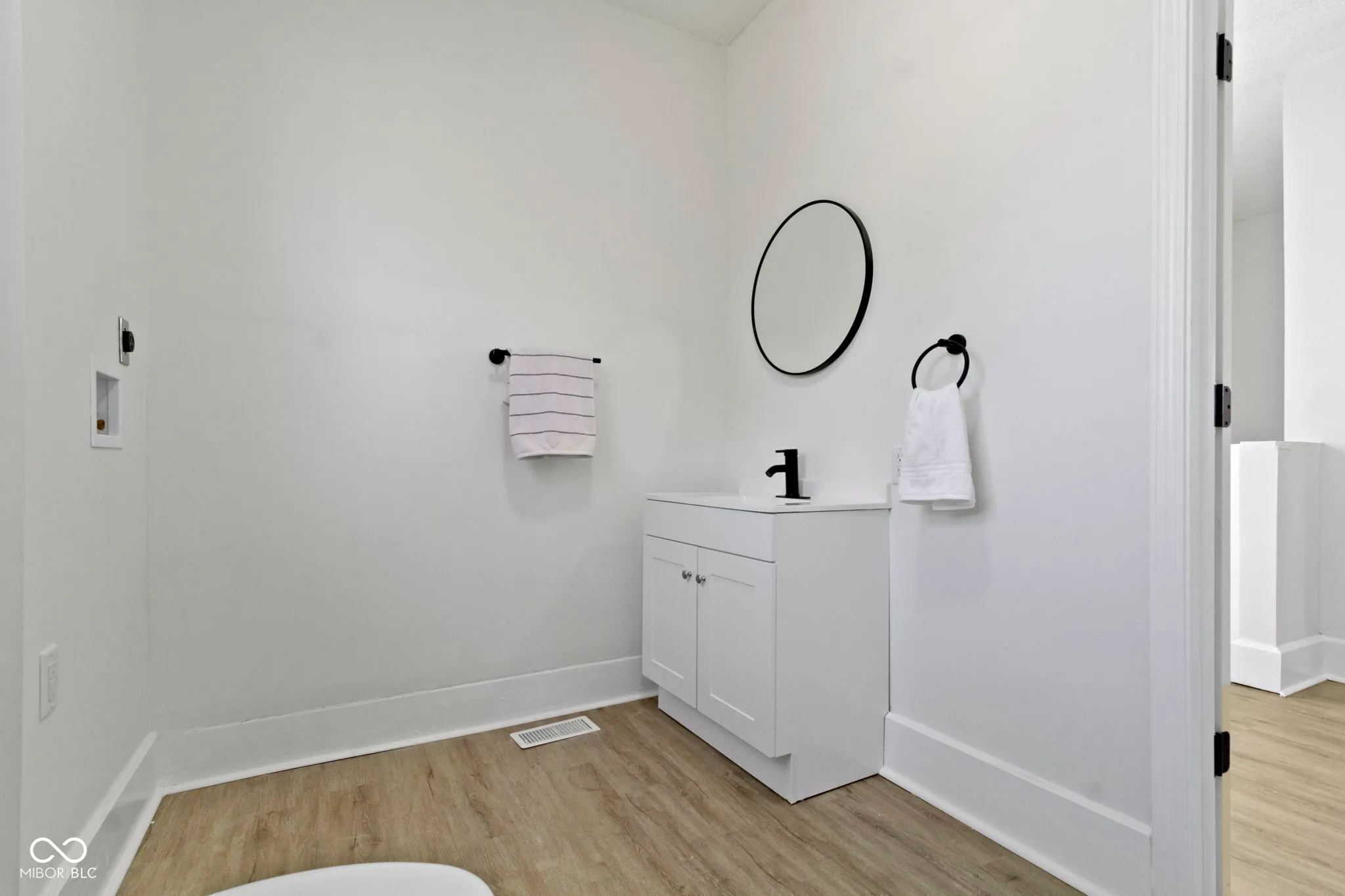 Indianapolis, Indiana 46205, United States, ,Residential,Pending,122289