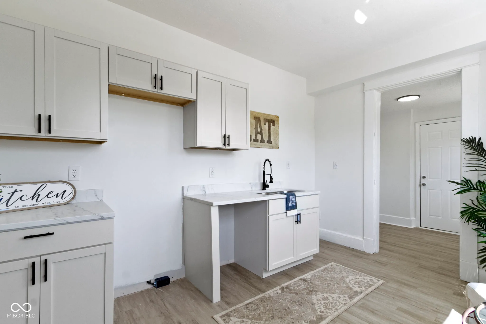 Indianapolis, Indiana 46205, United States, ,Residential,Pending,122289