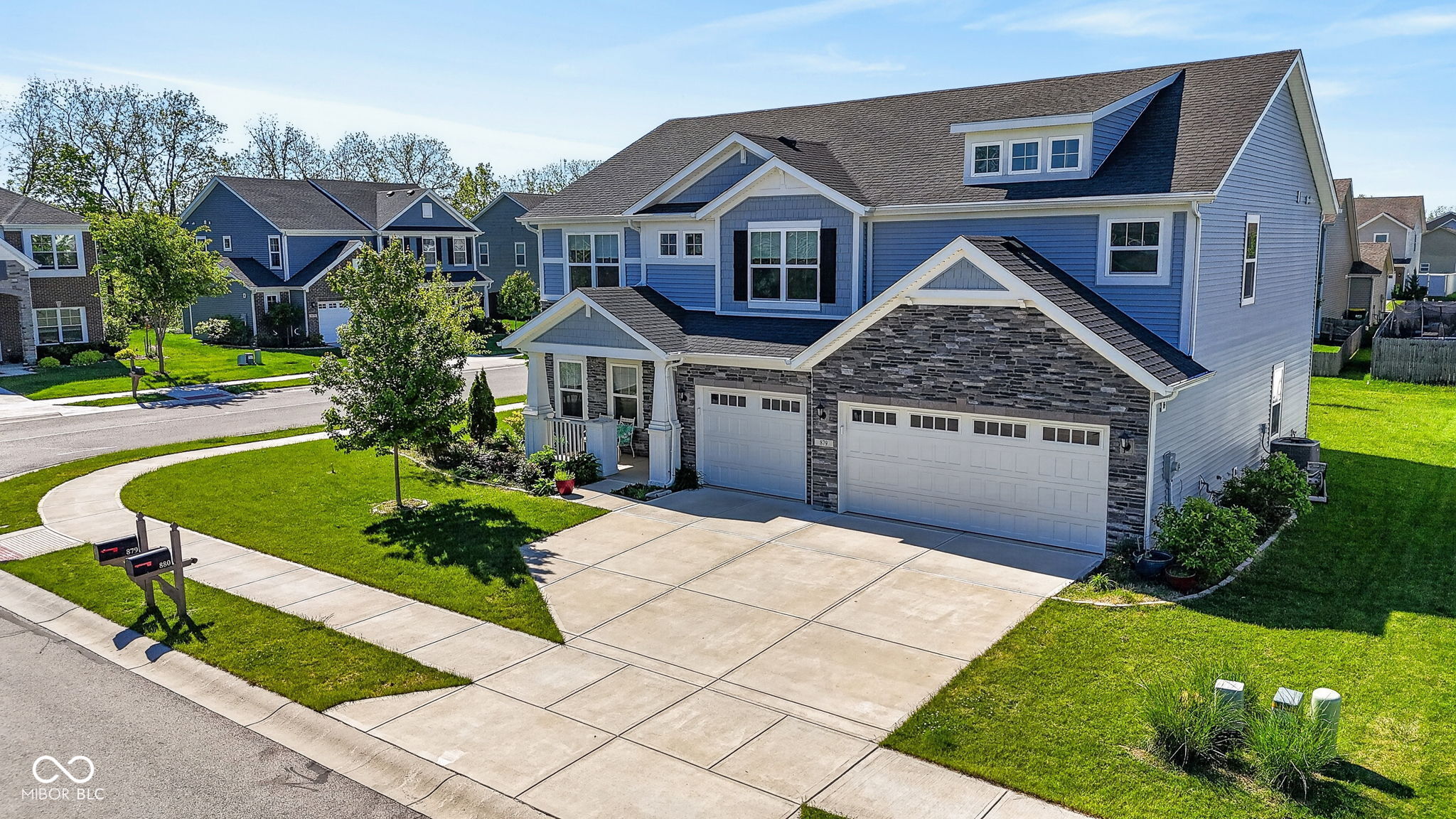 879 Rattlebox Ln